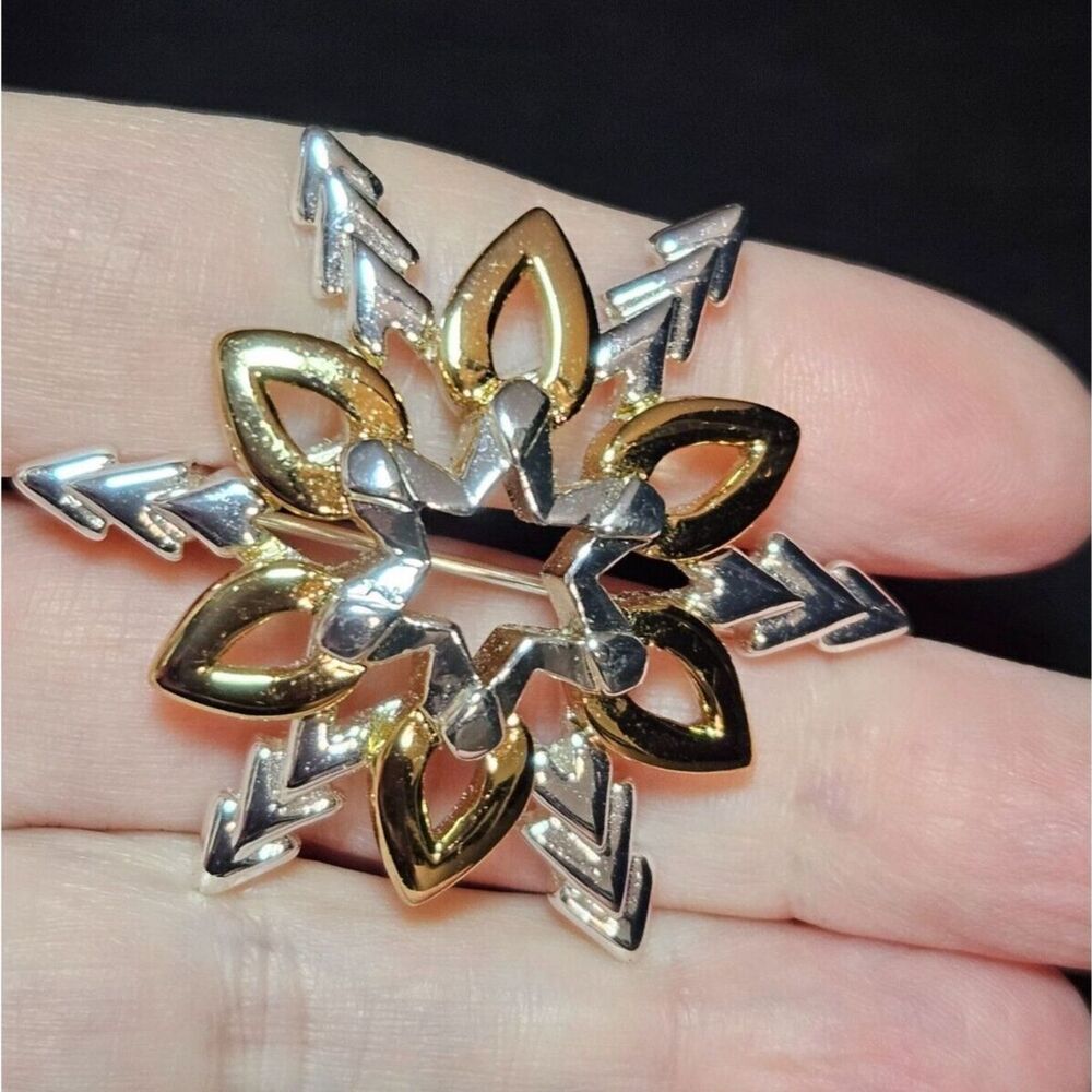 Napier vintage two-tone snowflake brooch